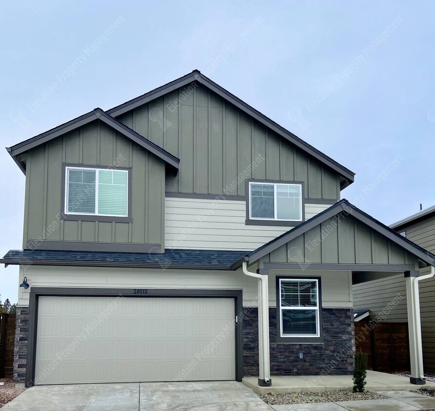 Foto principal - 4BR - 2.5 BA + Den SE Bend home in great n...