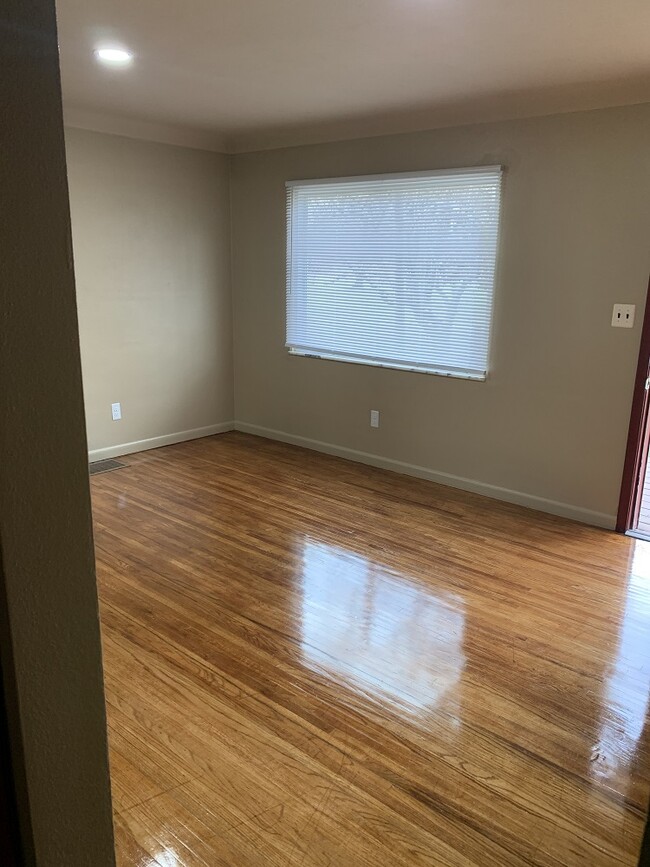 Foto del edificio - 4709 Stengel Ave