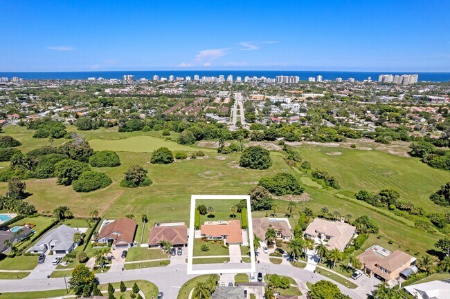 Foto del edificio - 7598 Fairway Trail