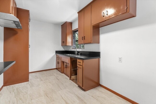 Building Photo - 1127 Harrison Ave