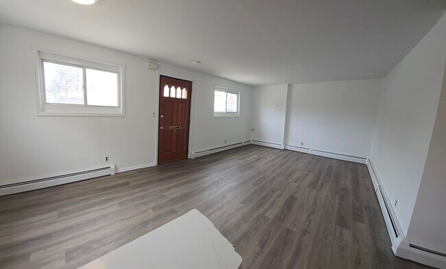 Building Photo - 682 Avenue A
