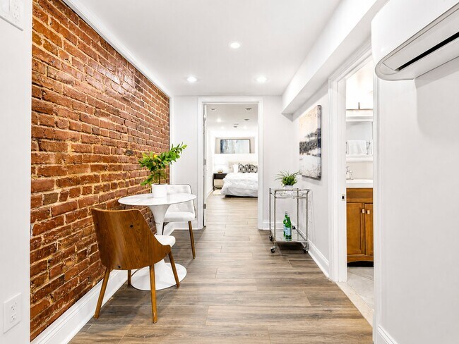 Foto del edificio - 3576 13th St NW