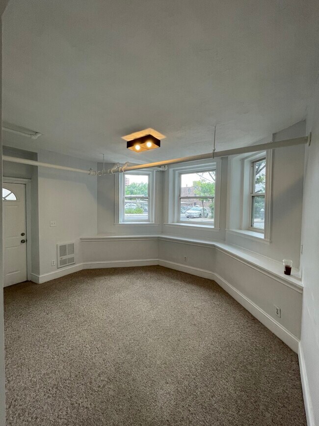 Building Photo - 33 Stearns Rd