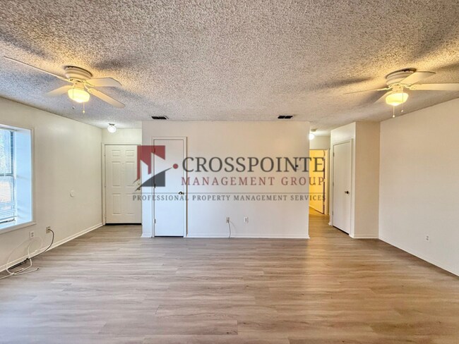 Foto del edificio - Two Bedroom, 1 Bathroom Duplex!