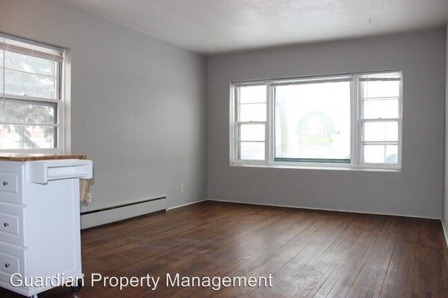 Building Photo - 814 Mainstreet