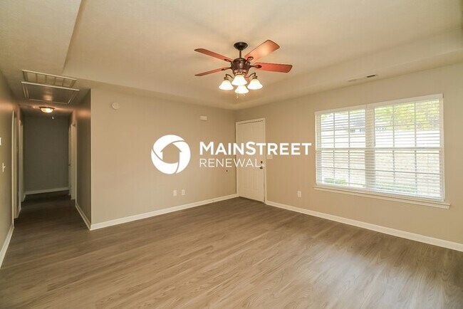Foto del edificio - 3 Bedroom Pet-Friendly Home in Newnan, GA with Main Street Renewal