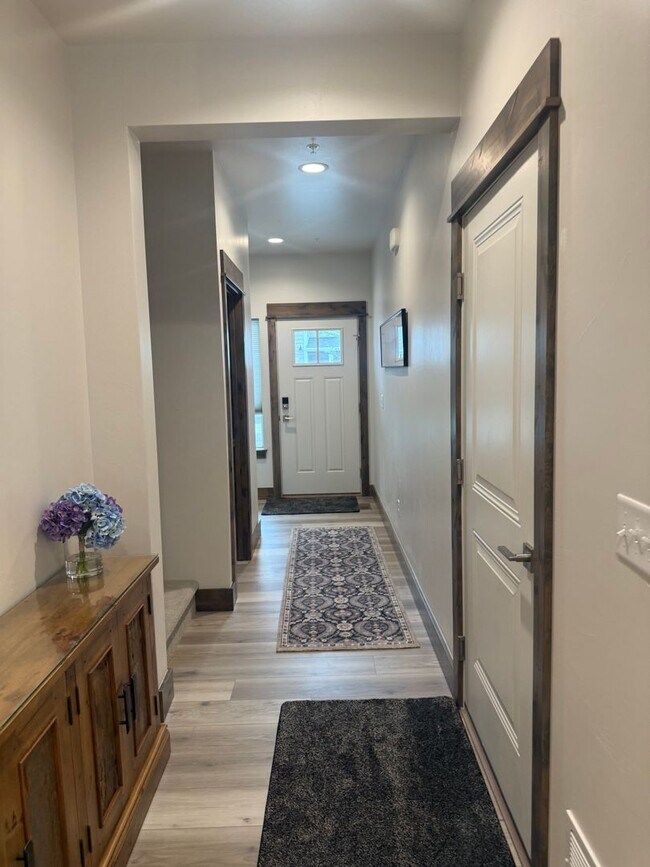 Foto del edificio - 1051 Baxter Creek Way