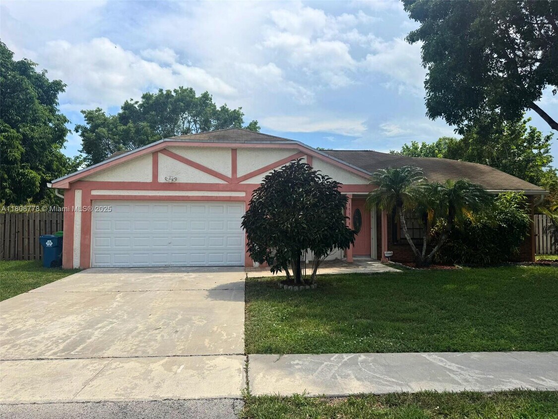 Primary Photo - 15948 E Wind Cir