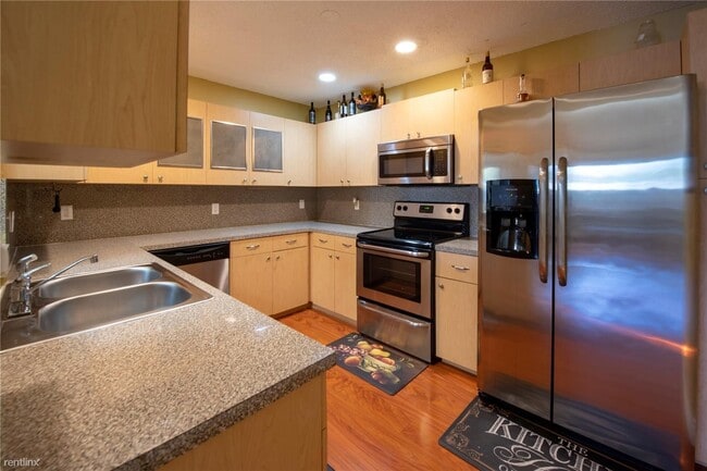 Building Photo - 2 br, 3 bath Townhome - 9580 SW 2nd Ct 958...