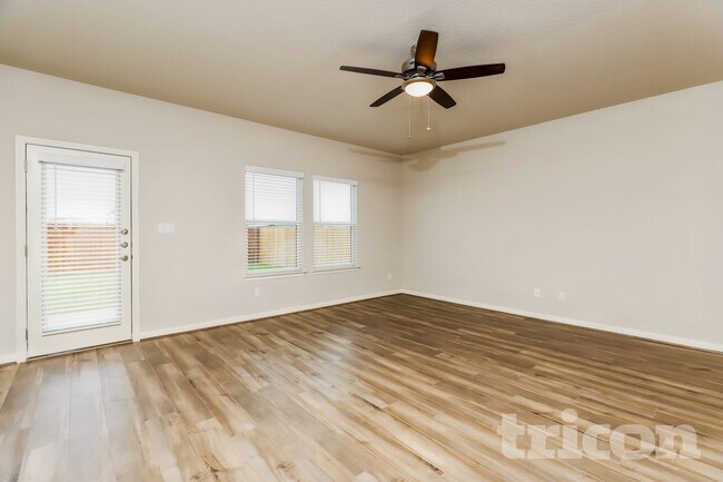 Foto del edificio - 13657 Paxton Blvd