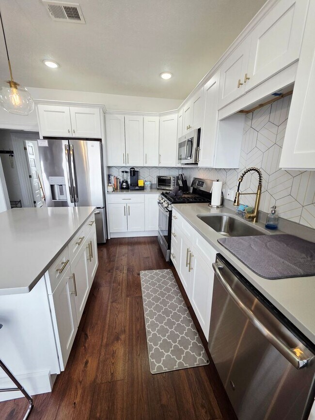 Building Photo - 9 Bailey Ave