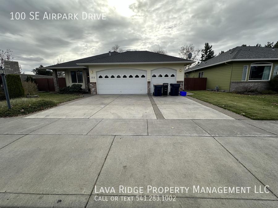 Primary Photo - 100 SE Airpark Dr