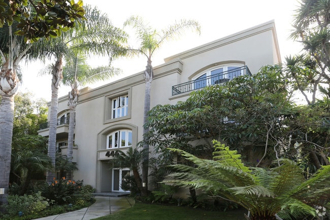 Building Photo - 446 San Vicente Blvd