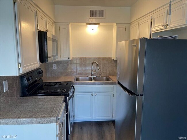 Foto del edificio - 2 br, 2 bath 4plex - 45225 Sunset Ln Apt 4...