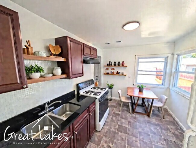 Foto del edificio - Beautiful 2 Bedroom 1 Bathroom now availab...