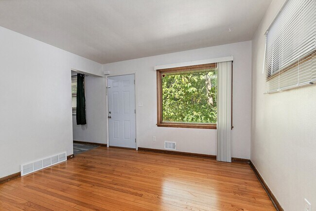 Building Photo - 1106 22nd Avenue