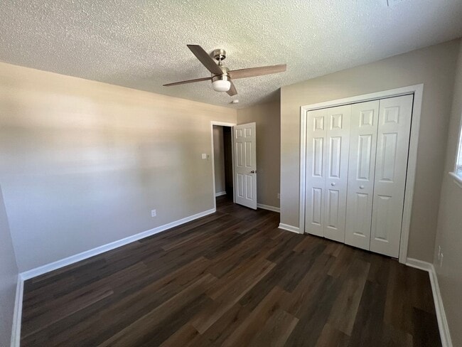 Building Photo - NE502