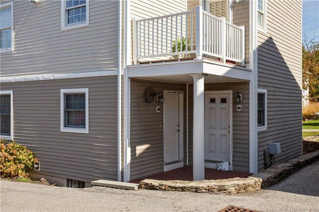 Building Photo - 231 Maple Ave