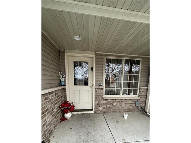 Building Photo - 860 Independence Dr
