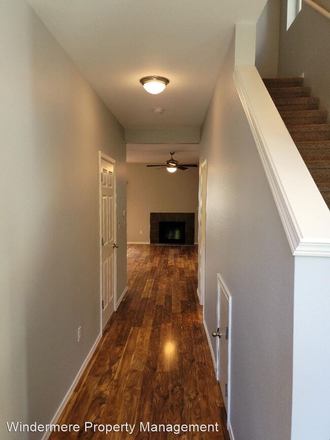 Building Photo - 3 br, 2.5 bath House - 275 NE Miramar Circle