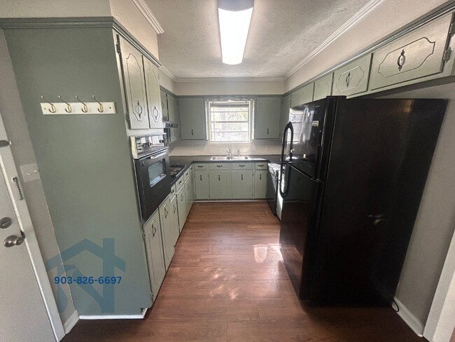 Foto del edificio - 1025 Crestview Dr S