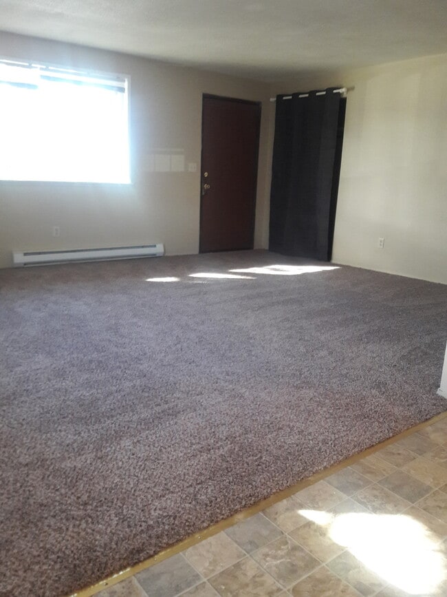 Building Photo - Pasco 4-Plex Apartment Close to Schools & ...