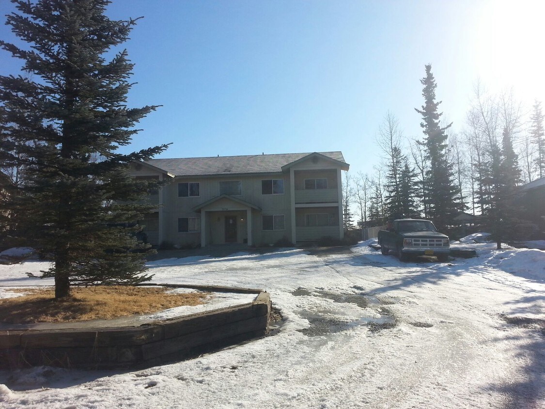 Four plex - 390 S Kobuk St