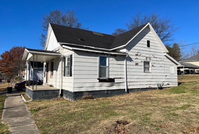 Building Photo - COMING SOON!! Fixer Upper! - $390 Month / ...