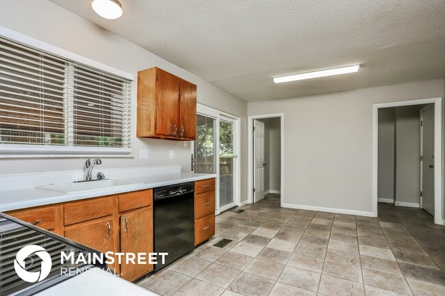 Building Photo - 1133 Treetop Village Dr
