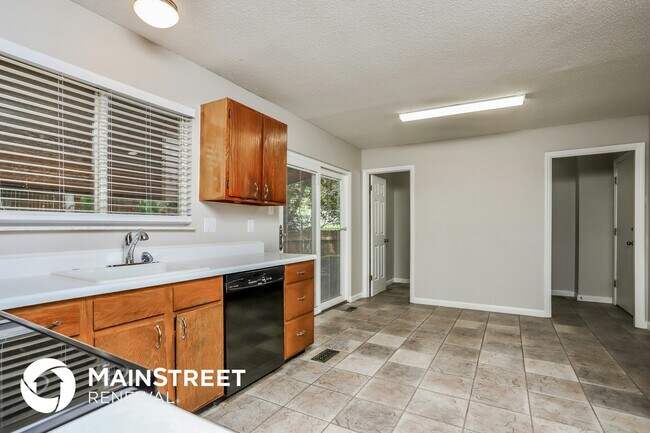 Foto del edificio - 1133 Treetop Village Dr