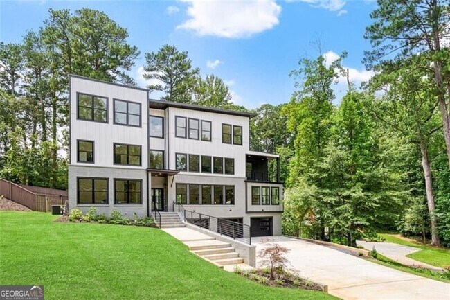 Foto del edificio - 2110 Fairway Cir NE