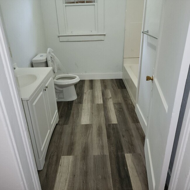 Foto del edificio - A Spacious house with lots of space and bi...