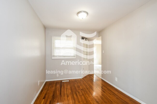 Foto del edificio - 263 Estridge Rd