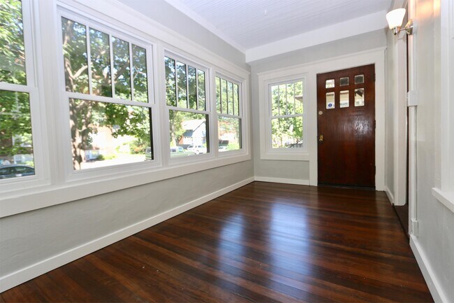 Foto del edificio - 2223 Harriet Ave