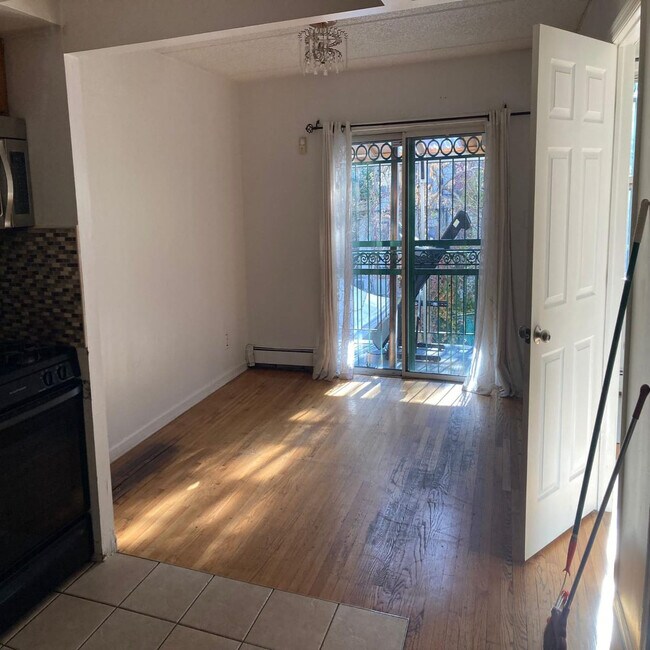 Foto del edificio - 240 E 112th St