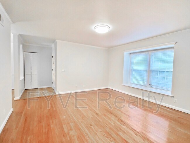 Building Photo - 3000 Hillsboro Pike