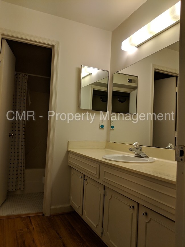 Foto del edificio - 7026 Quail Hill Rd