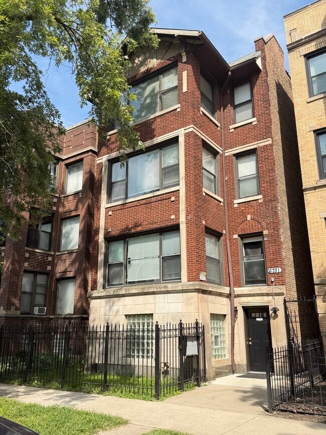 Building Photo - 6751 S Ridgeland Ave