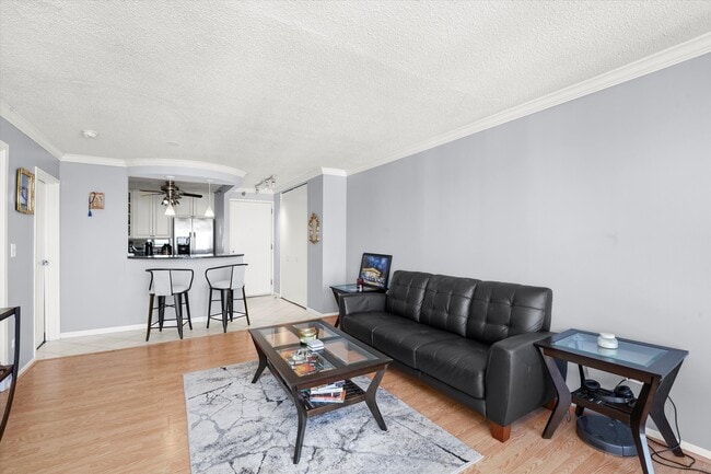 Photo - 111 W Maple St Apartment