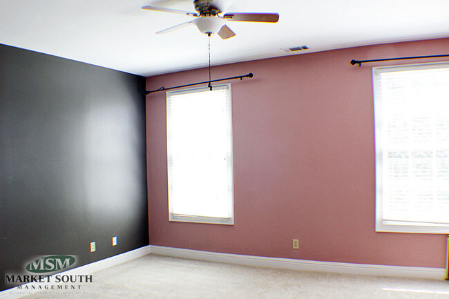 Building Photo - ~APPLICATION PENDING~"GARDEN ON JONES" HIS...