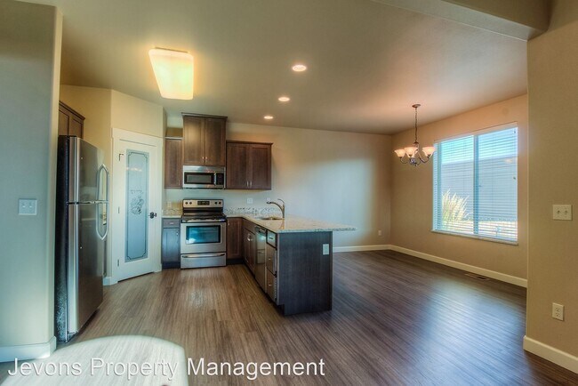 Foto del edificio - 4 br, 4 bath House - 7202 W Chestnut Ave