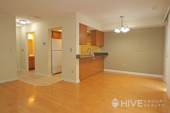Building Photo - Charming Townhome in Harrisonburg!