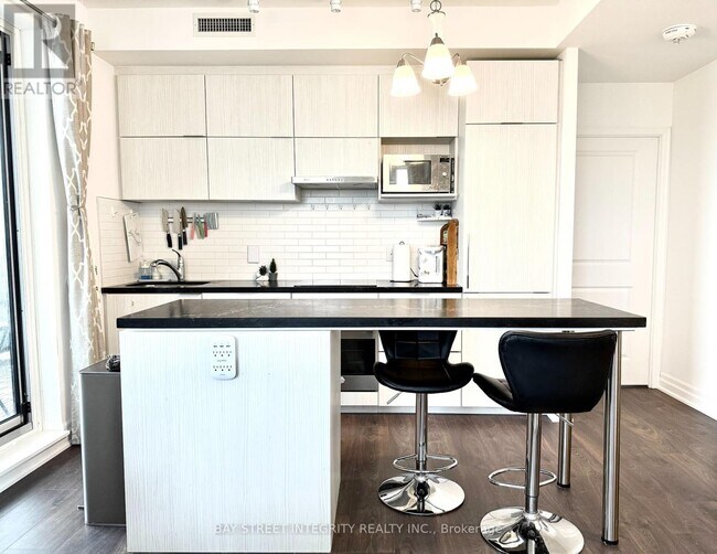Building Photo - 8-9068 Rouge Valley Dr W
