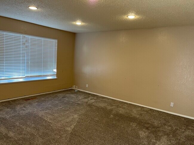 Foto del edificio - Pittsburg 3 bed/2 bath single family house for rent