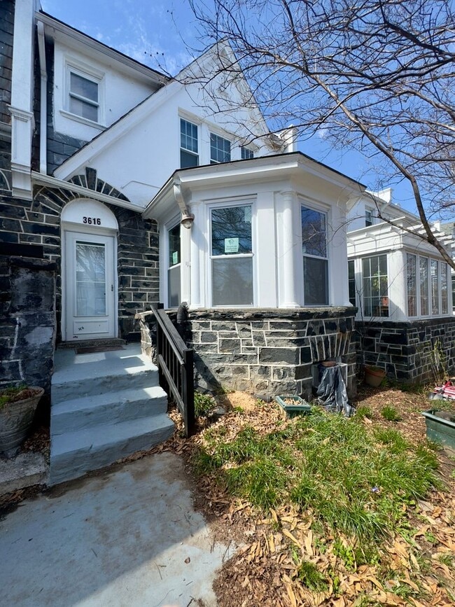 Charming 3 Bedroom/2 Bathroom Townhome in Ednor Gardens-Lakeside, MD! - Charming 3 Bedroom/2 Bathroom Townhome in Ednor Gardens-Lakeside, MD!
