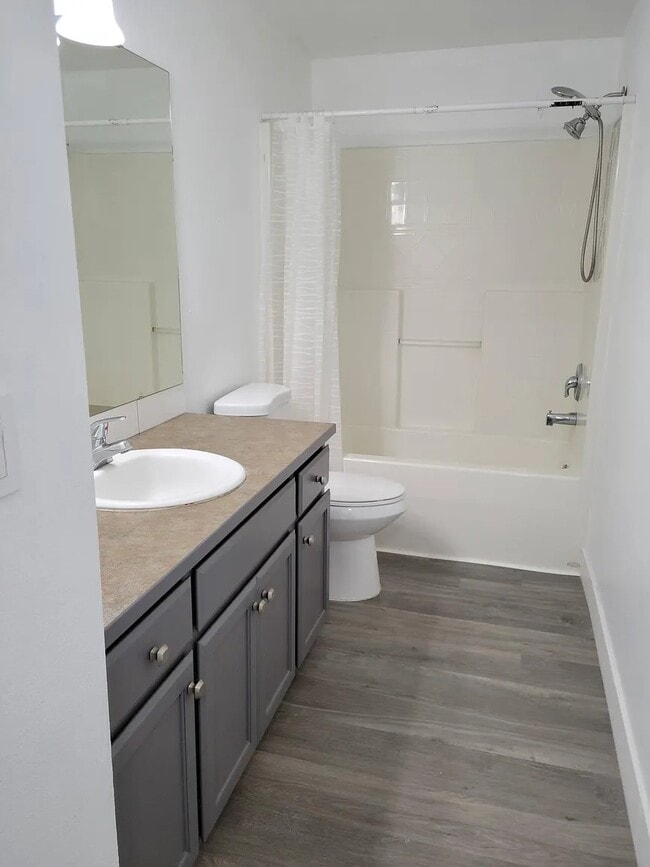 Hall Bath - 17326 15th Ave E