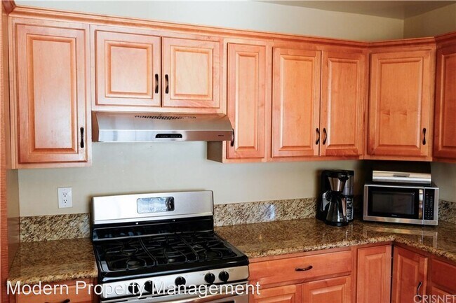Building Photo - 4 br, 3 bath House - 17148 Saticoy st.