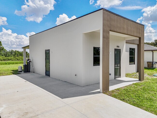 Building Photo - 1056 Fayette Ave