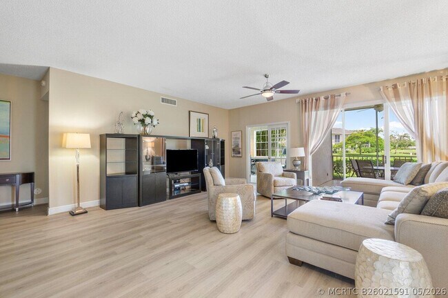 Foto del edificio - 5070 Lake Catalina Dr
