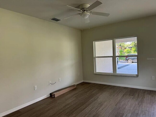 Foto del edificio - 1025 Crestview Ave